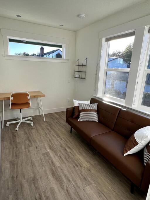 Brand New Custom Built Cottage In Downtown W/Pool! Салем Екстериор снимка